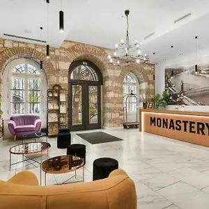 מלון Monastery Boutique