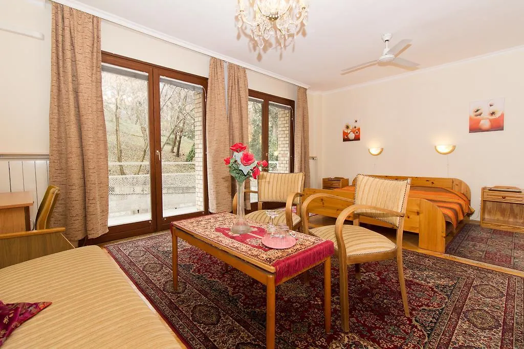 Budavar Bed And Breakfast Macaristan